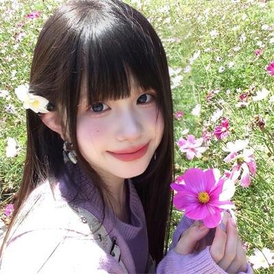 与一位女士合影